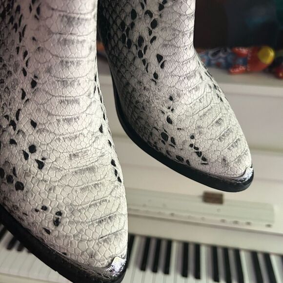 Jeffrey Campbell Black and White Snakeskin Ankle Booties Size 9 - Picture 2 of 16